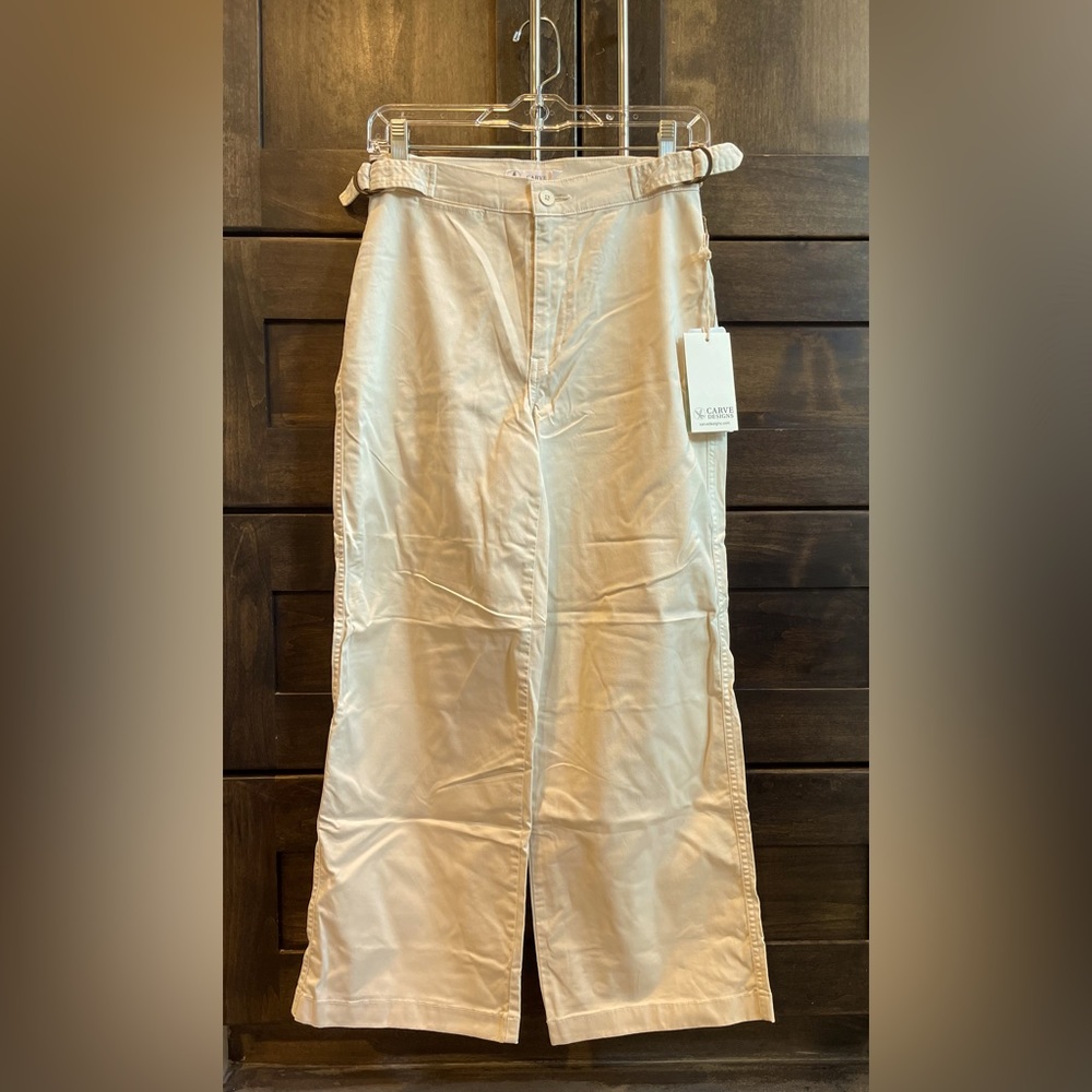 Carve Designs size 6 cinch waist, wide leg, cream colored pants.